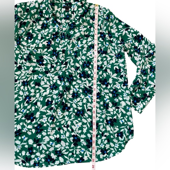 Ann Taylor Green Floral Collared V-Neck Long Sleeve Camp Blouse - Picture 6 of 10